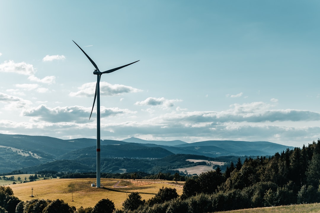 No-Brainer Energy Stocks Right: 2 Great Buys for 2026