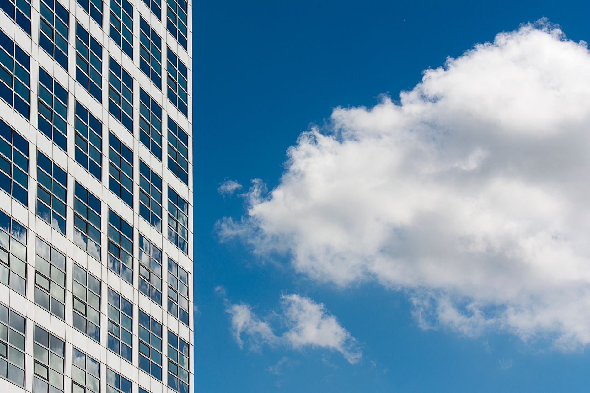 Oracle IBM: Which Cloud Is the Better Buy for 2025?