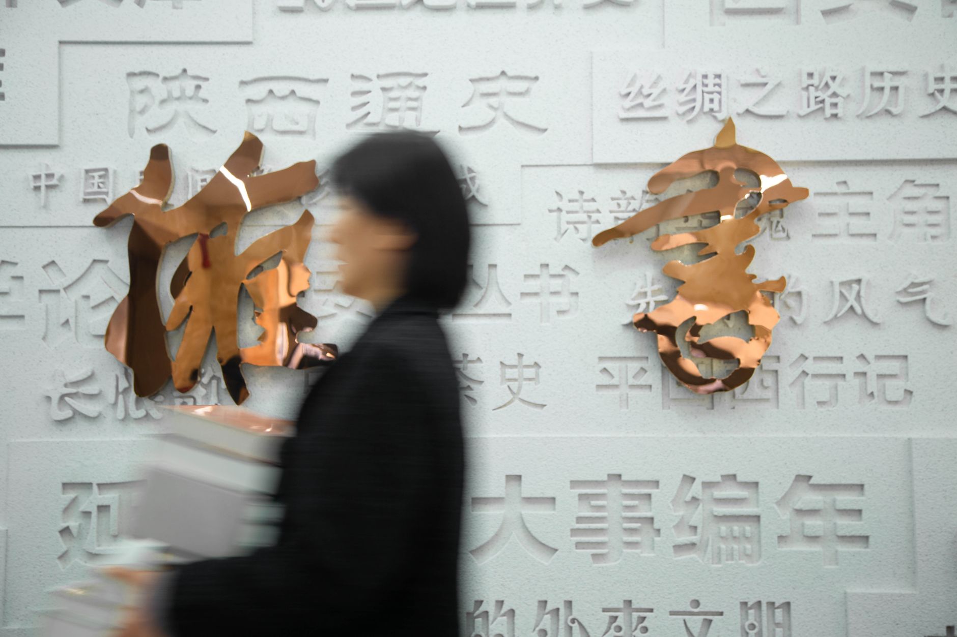 QQQI Yields Almost 14%: Can It Survive a Dot-Com Recession