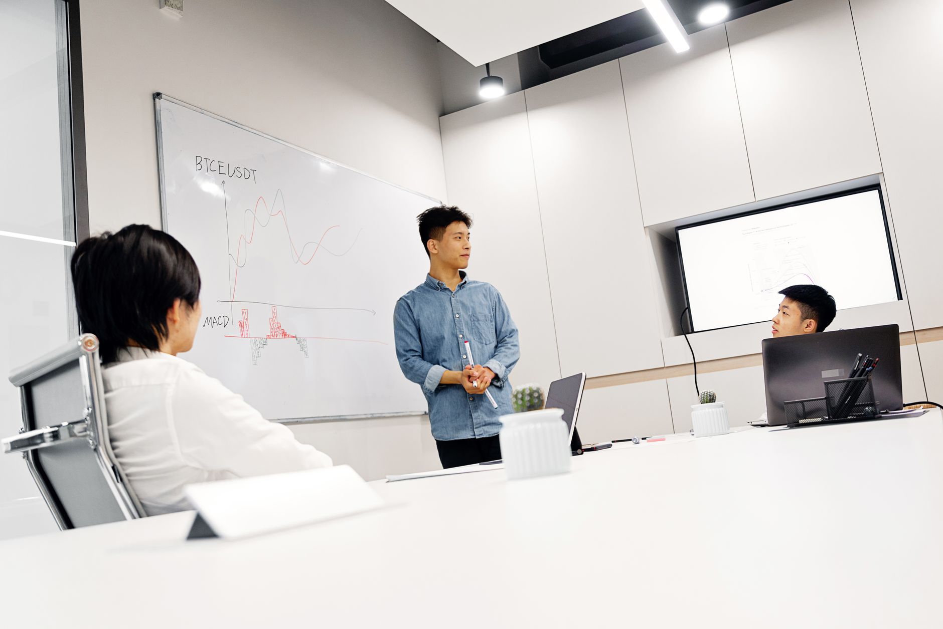 QQQI's 13.8 Percent Monthly Yield Draws Investor Scrutiny