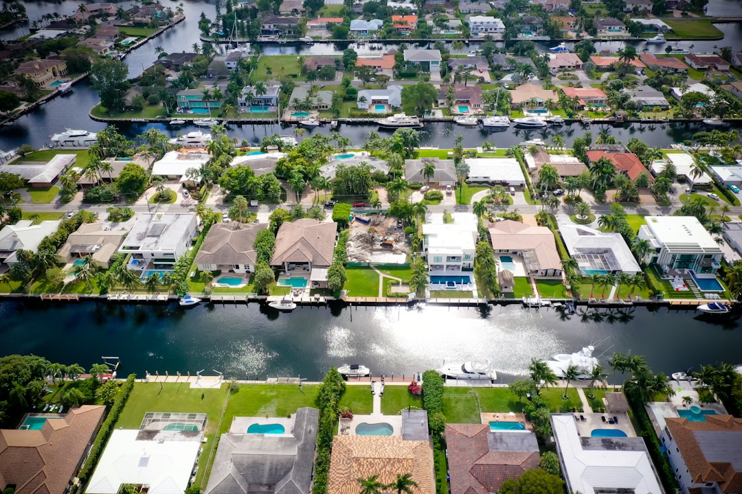 Reasons Realty Income Stock: A Dividend Investor Must Own