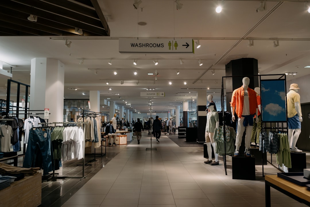Retail Sales Surge 0.9% as Consumers Rebound in May
