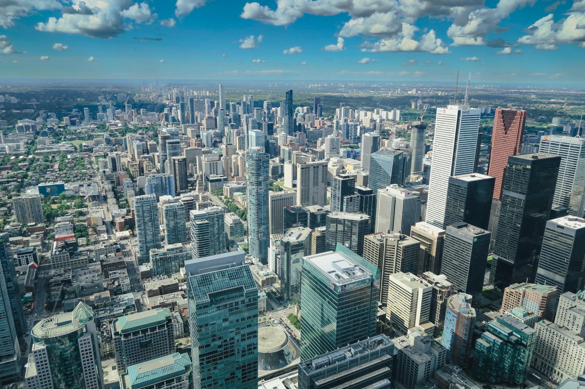 Rogers Corp. Sells Shares: How to Decide If You Sell