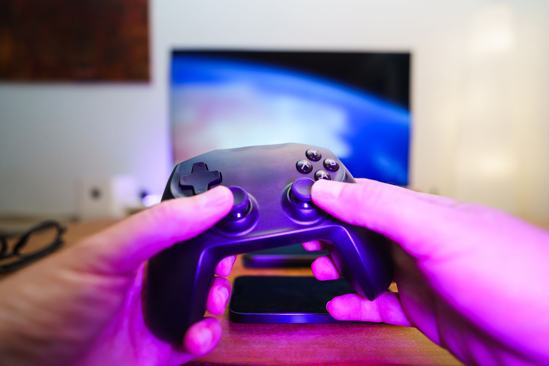 Roku Stock Hits 52-Week High: Is It a Buy Now Today?