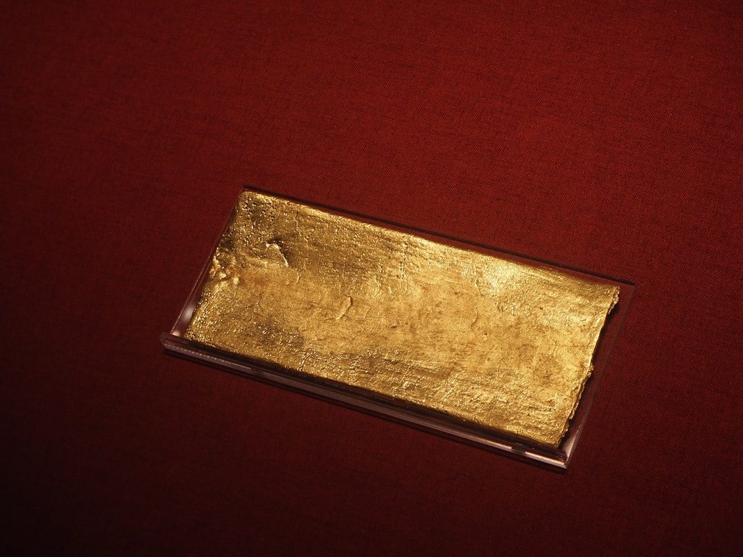Scammer Expected $700,000 Gold: A Sting That Saved a Widow