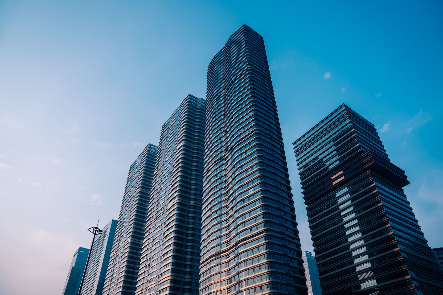 SCHH: Which REIT Builds a Better Income Stream?