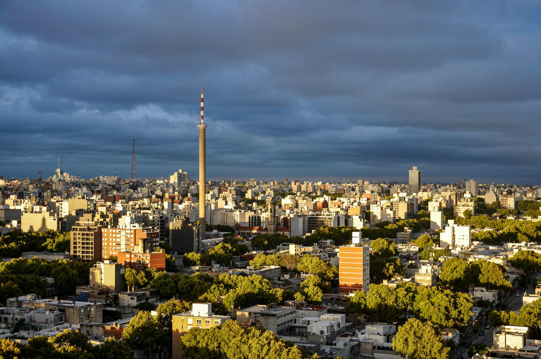 Sell-Off: Stocks Investors Should Load Up on AI Bets