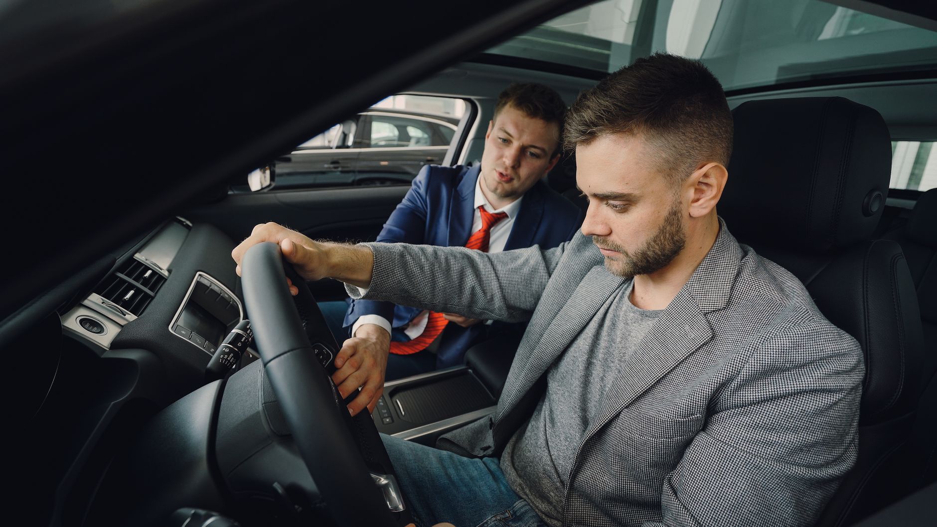 Sonic Automotive President Sells: Implications for Investors