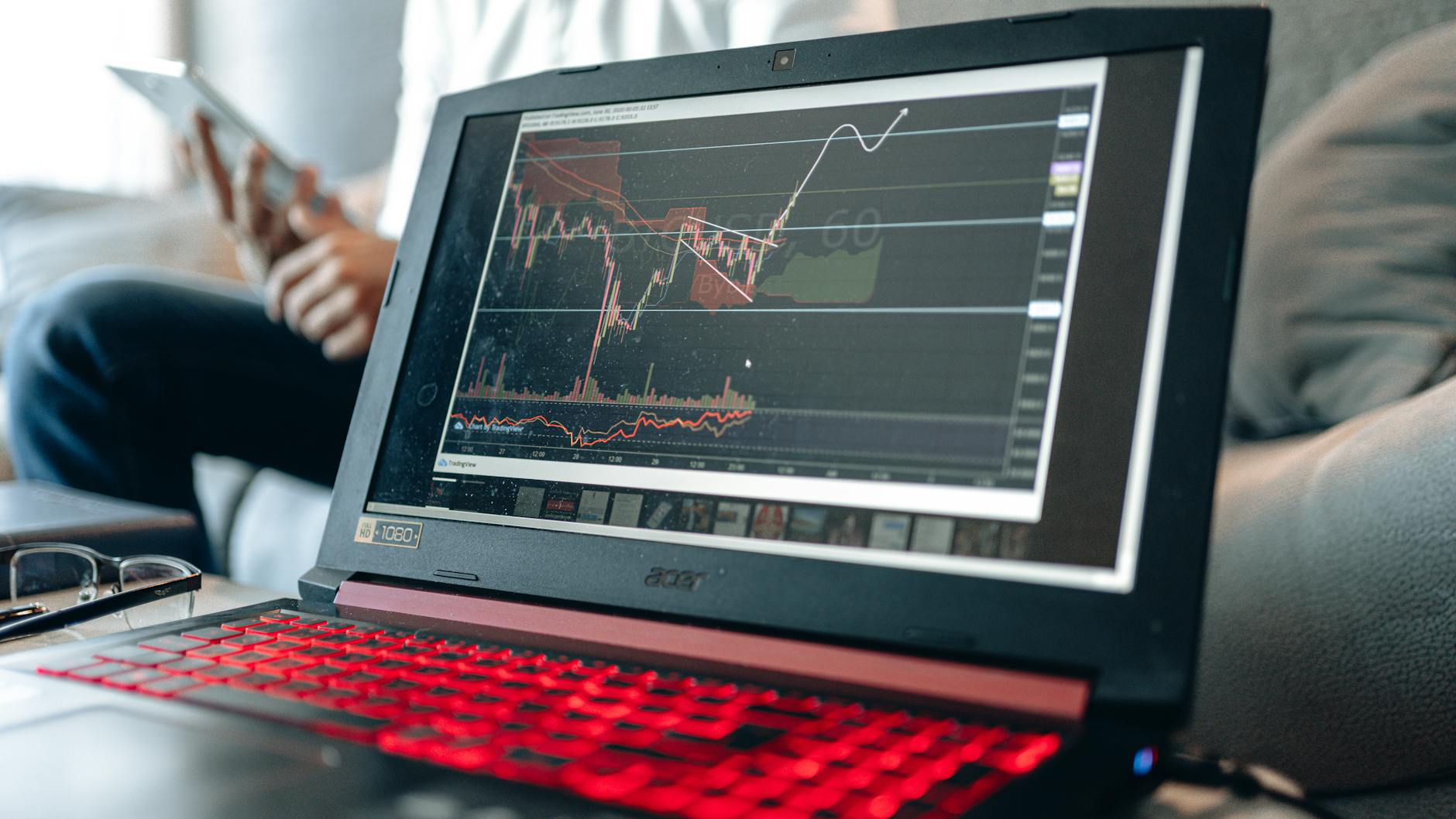 Tennant Stock Plummeting Today: What Investors Should Know