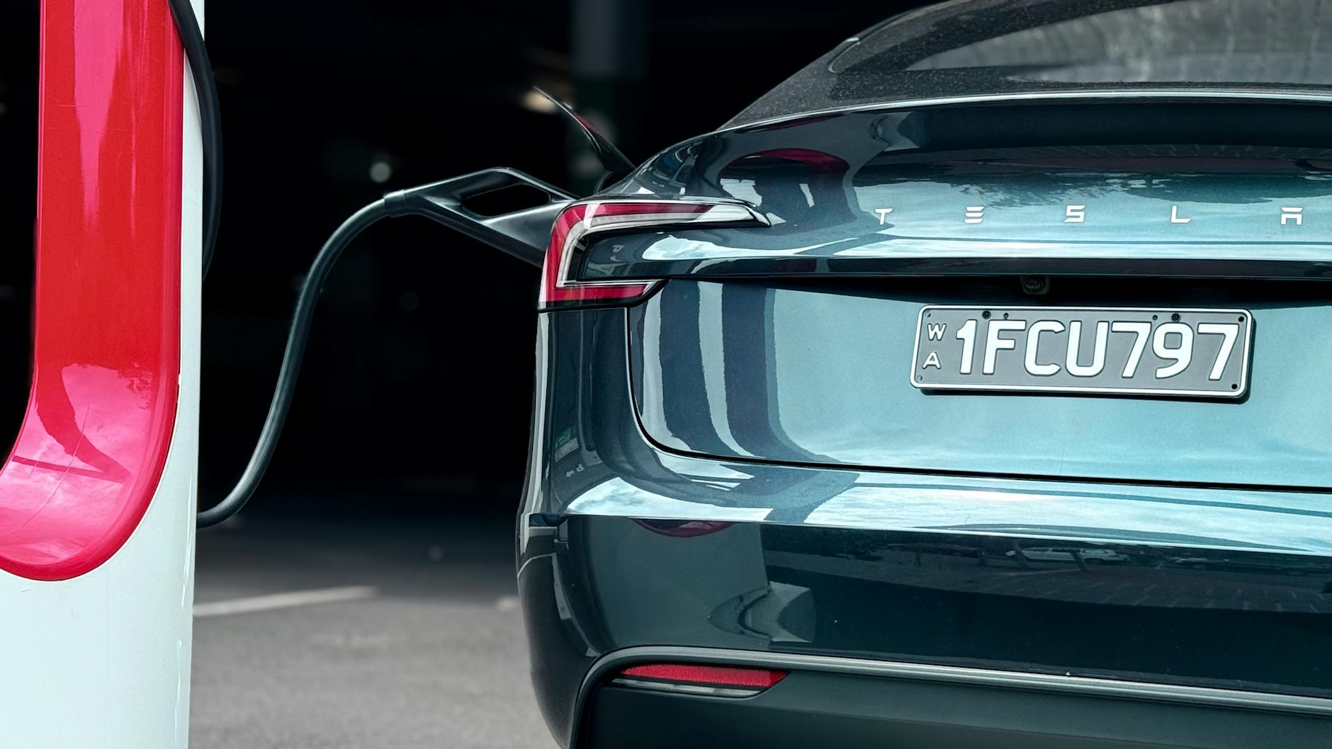 Tesla and BYD: Which Is the Better Stock for 2026 Now?