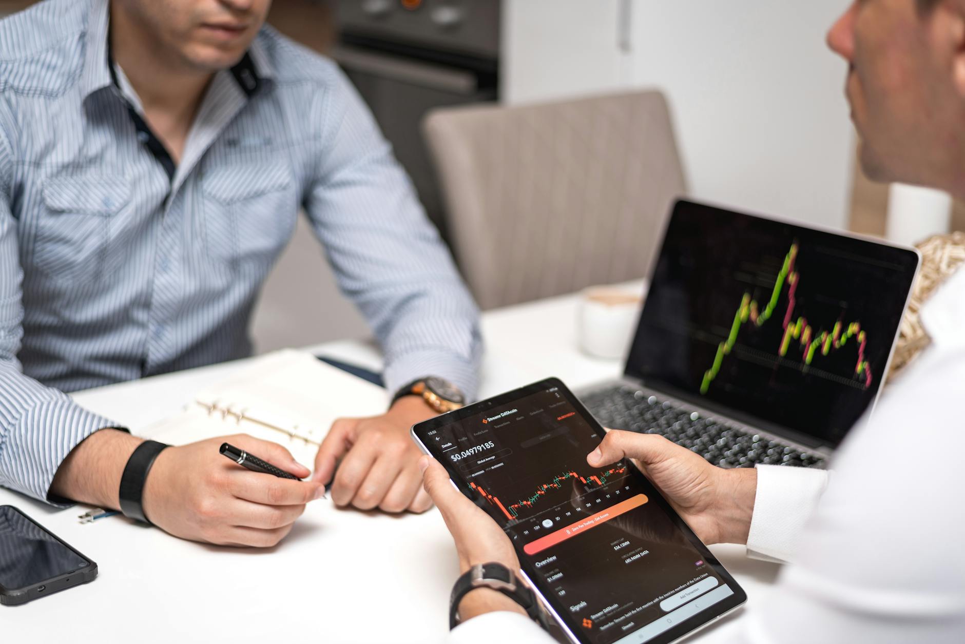 This Crypto Insider Waiting: Why He Isn't Buying BTC Now