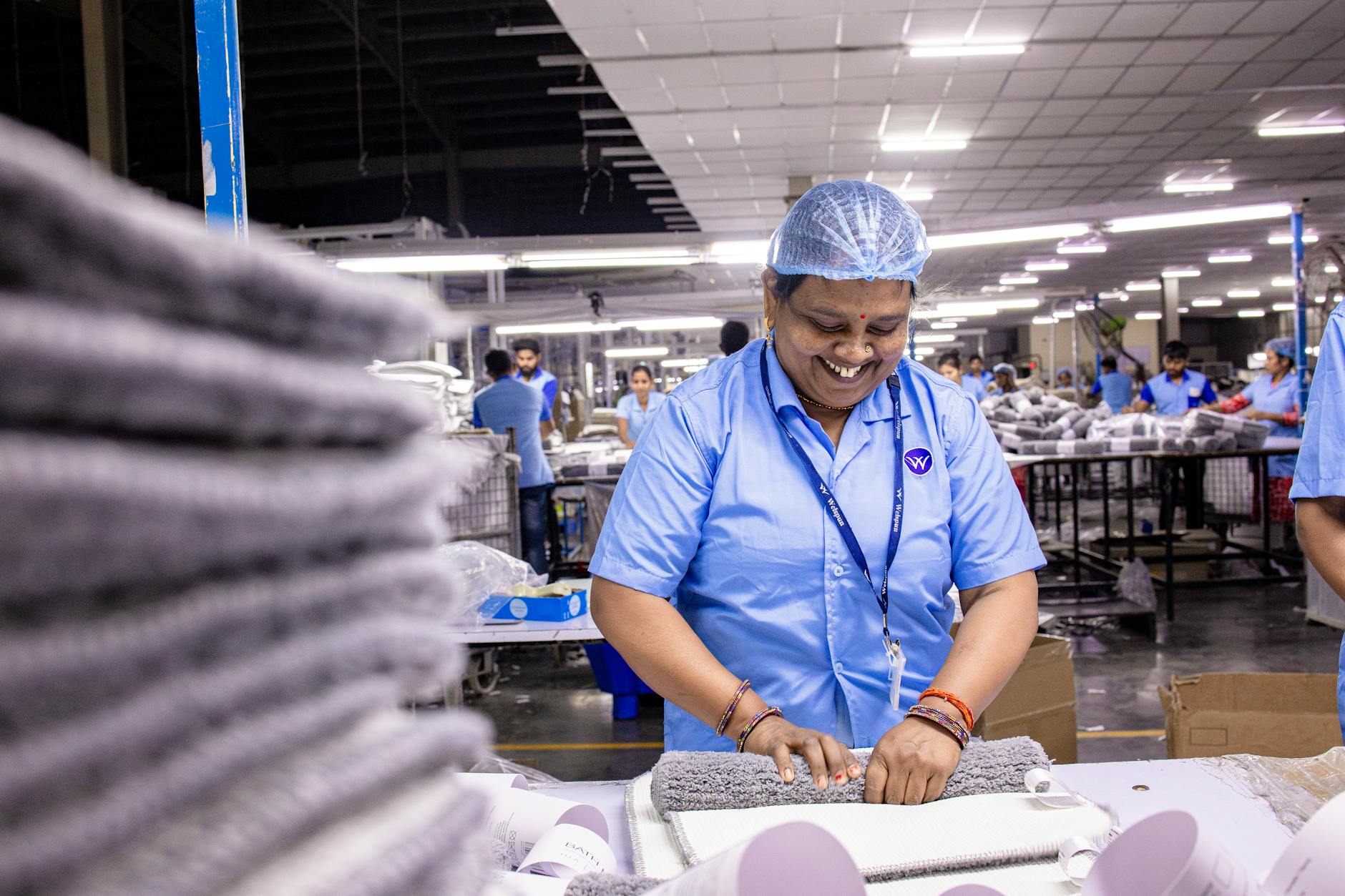 This Giant Aims Reach: Is the Stock a Buy Amid AI Boom?