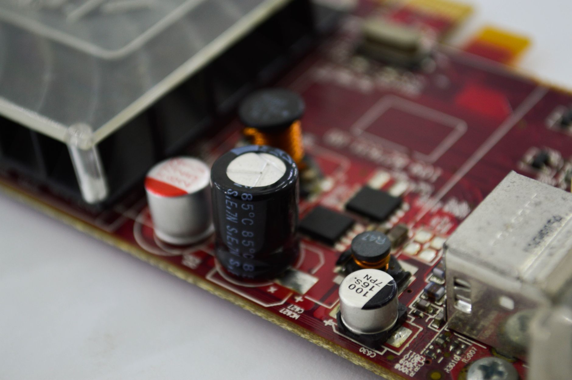 This High-Flying Semiconductor Stock: Compelling Yet Risky
