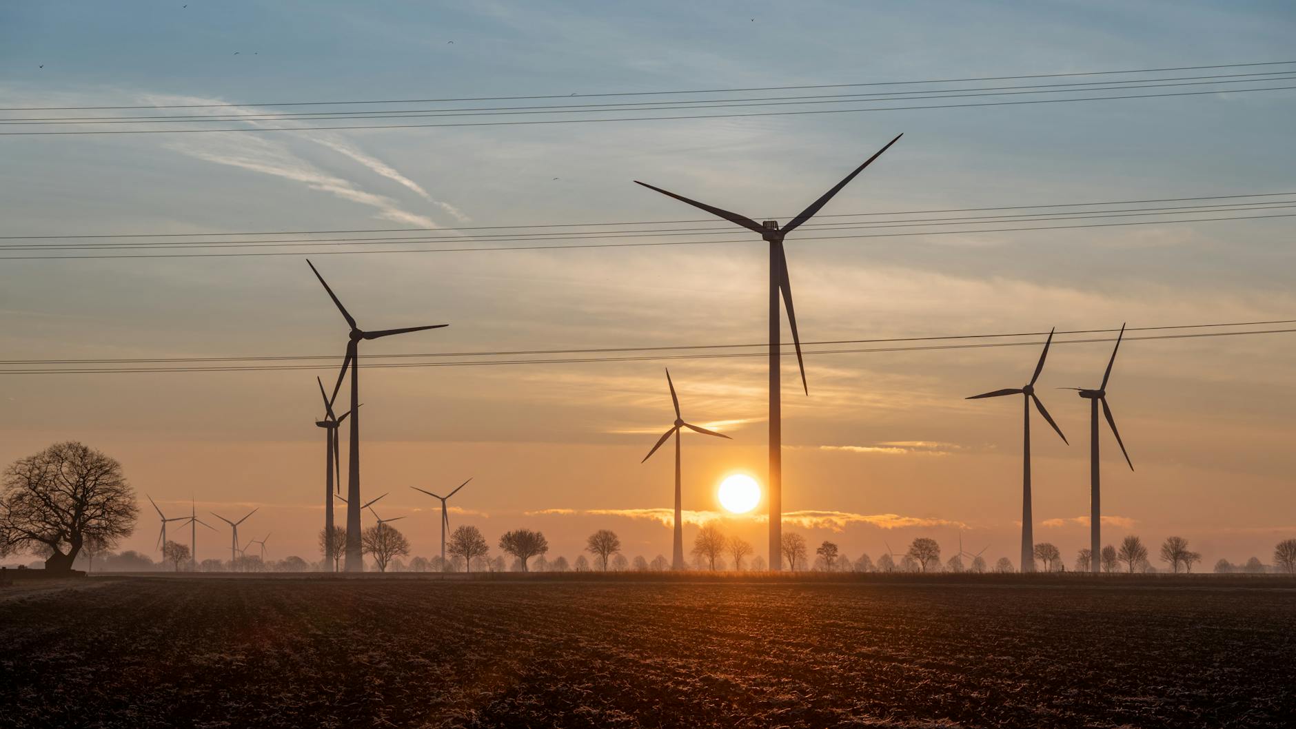 This Nuclear Energy Stock Surges as Oil Tops $119 Today