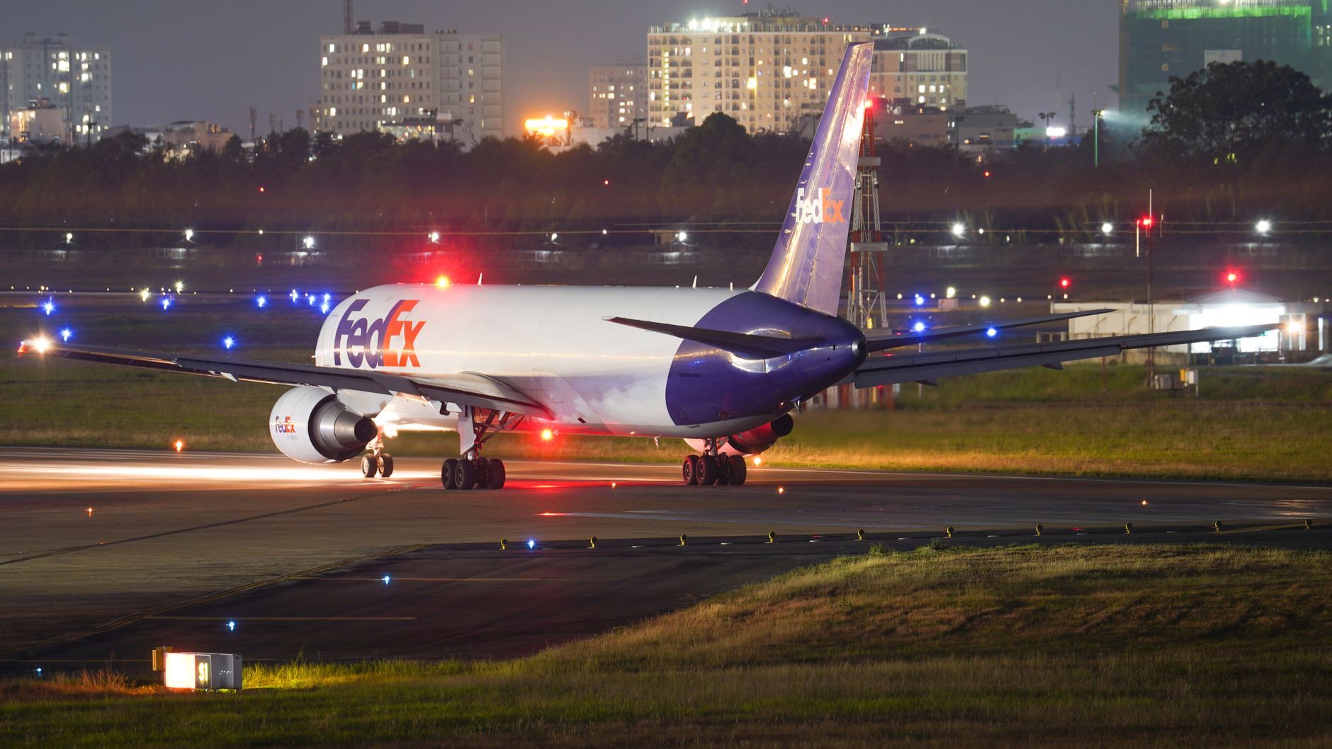 United Parcel Service FedEx: Revenue Trends for Investors