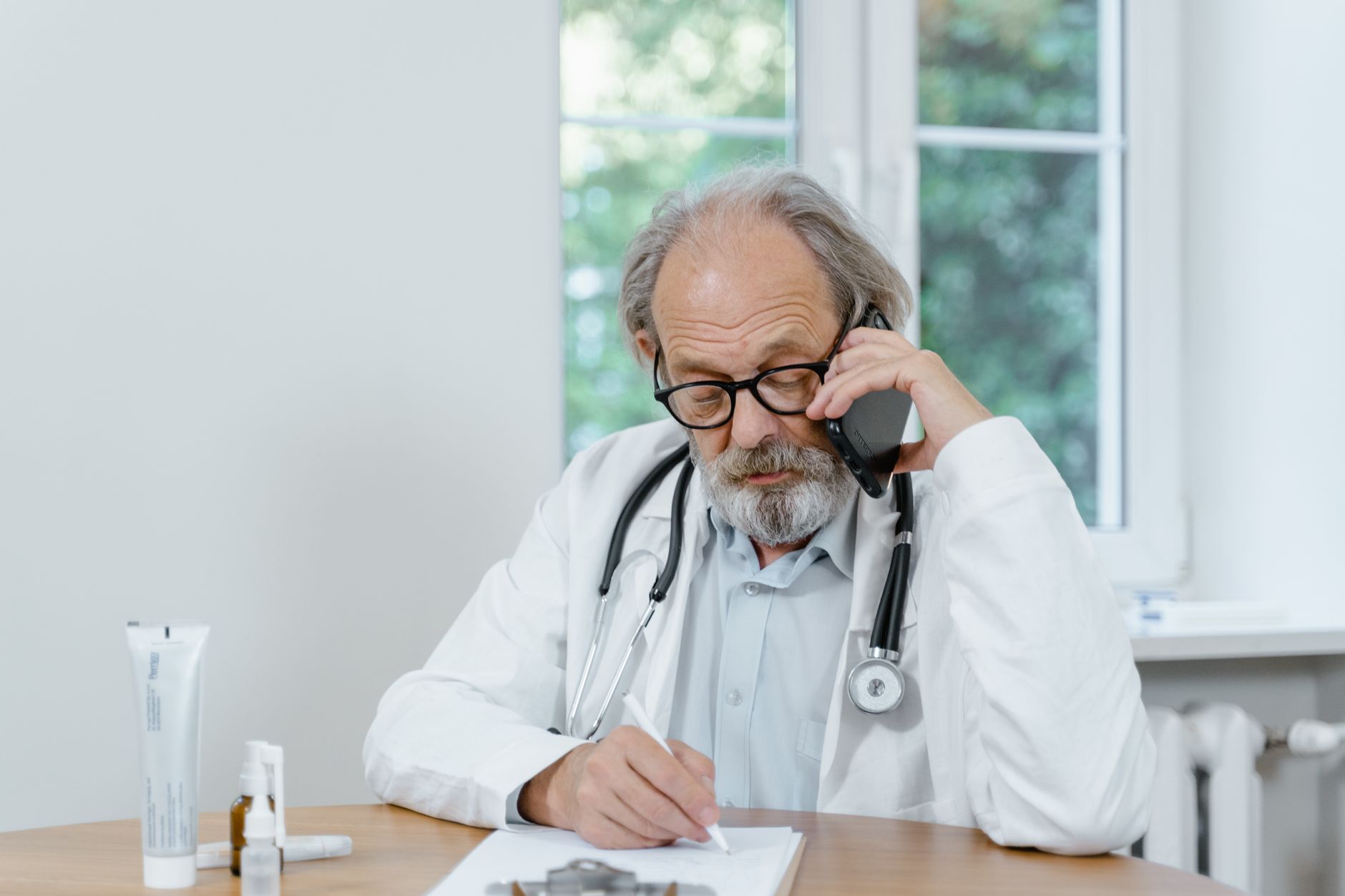Urogen's Chief Medical Officer Insider Trade: 400K Sale Insights