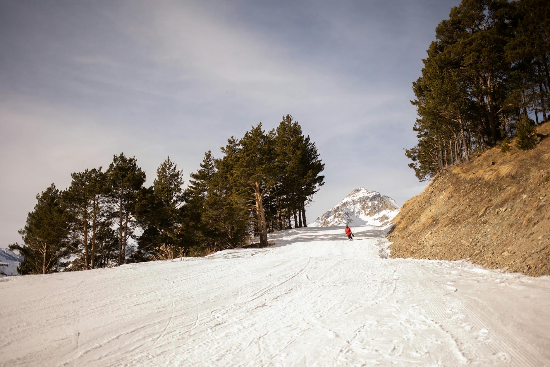 Vail Resorts Skier Visits Dip 20%; Investor Bets Big