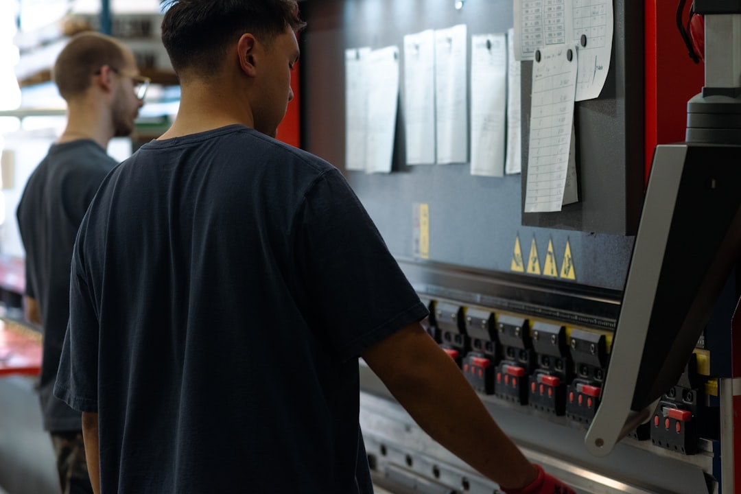 Verizon Cutting 3,000 Jobs: Is the 6.5% Dividend Safe?