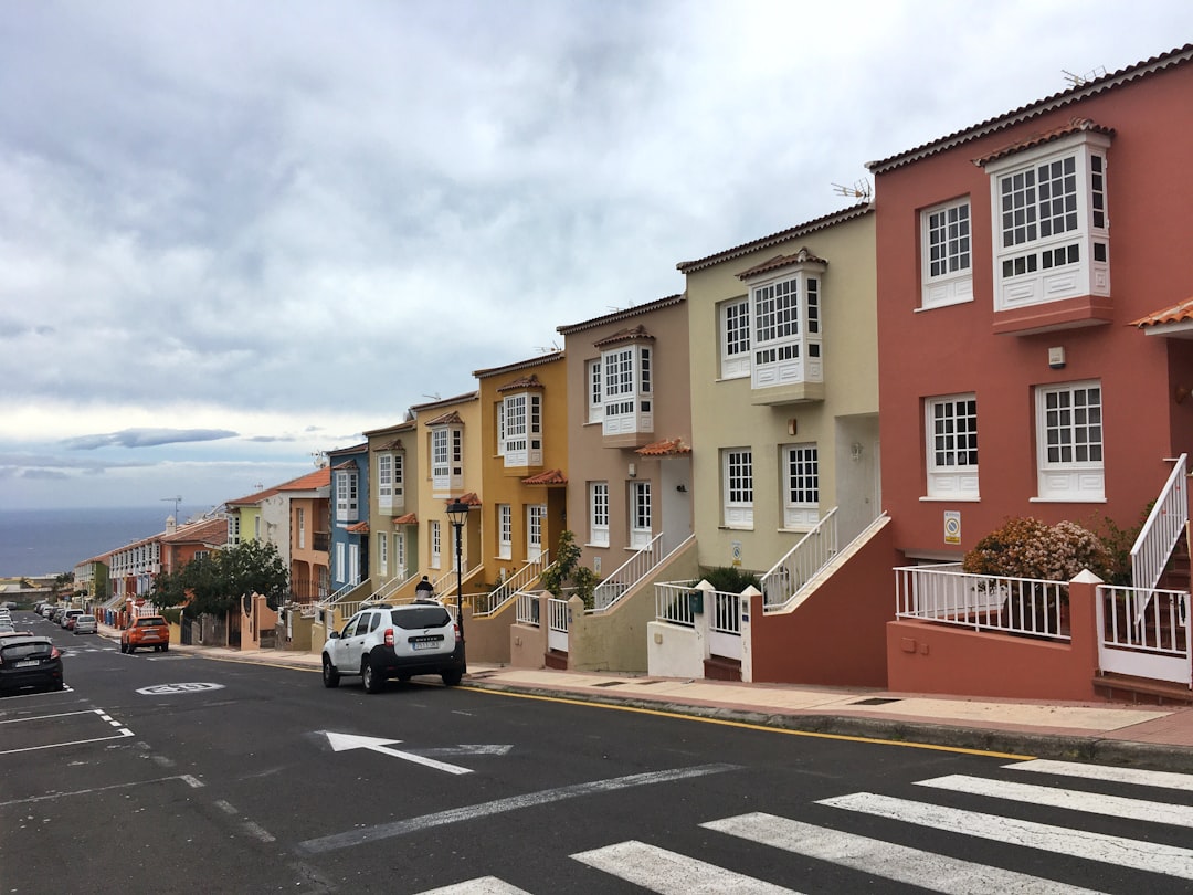 Wall Street Quietly Pricing in $100 Oil, Energy Winners Emerge