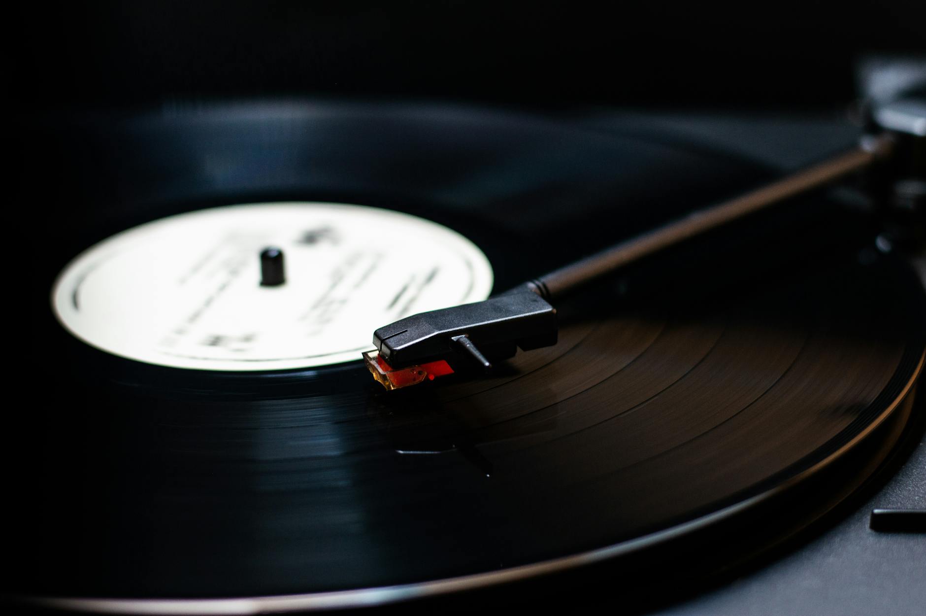 Warner Music (WMG) 2026 Investing Outlook for Investors