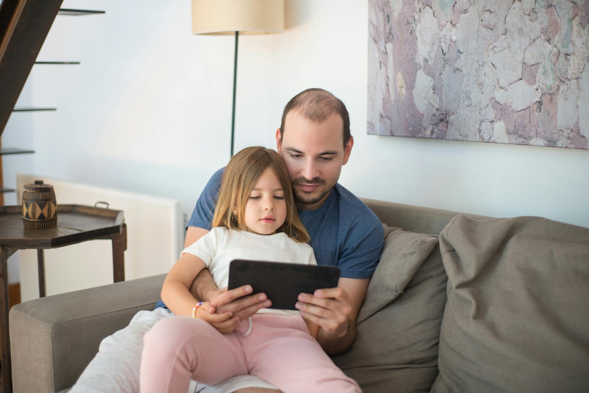 Weekly Screen Time Averages and Personal Finance Insights