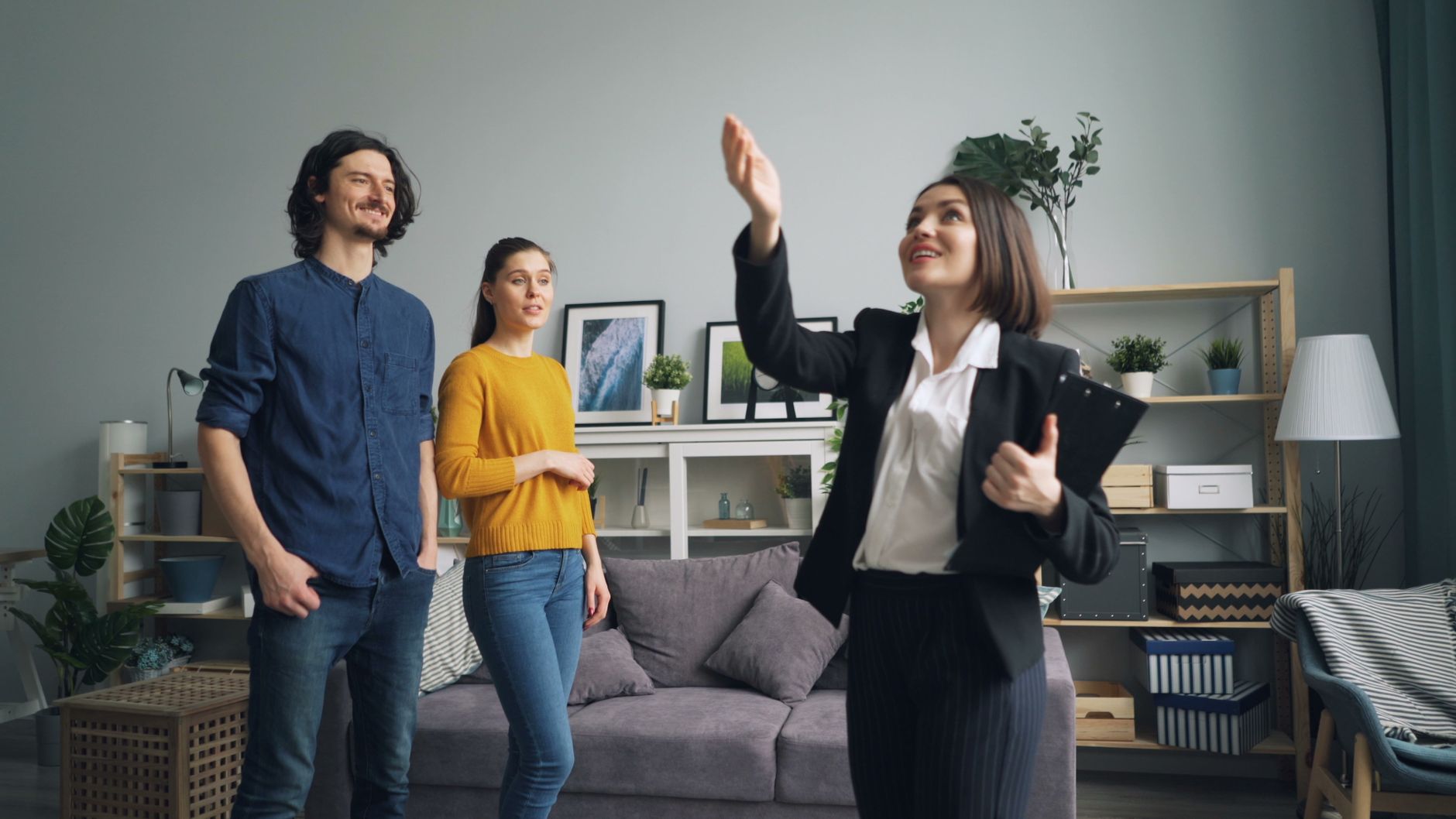 What Does Sale Rapport Signal for Investors Today?