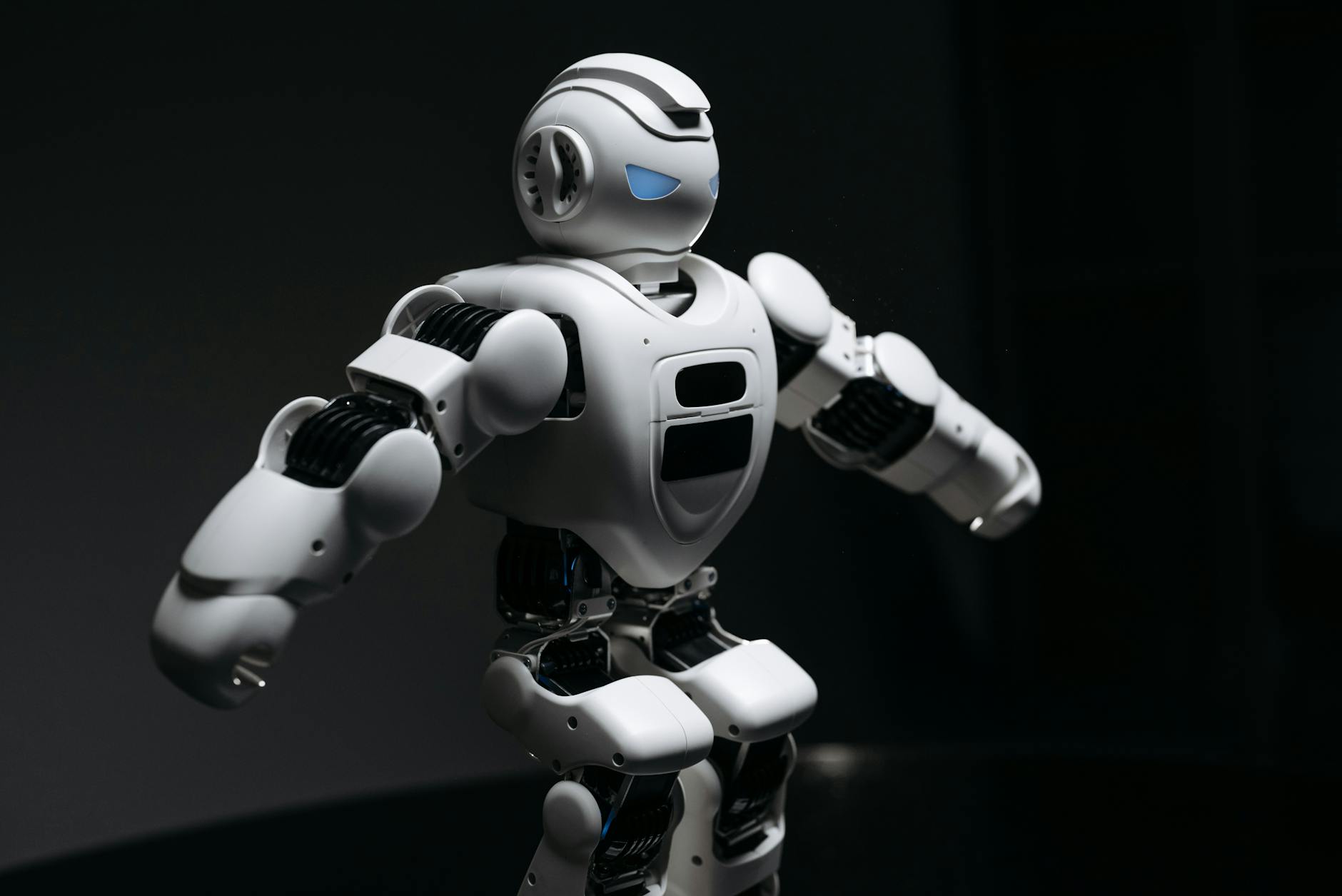 What’s Better Artificial Intelligence Stocks: PLTR vs TSLA