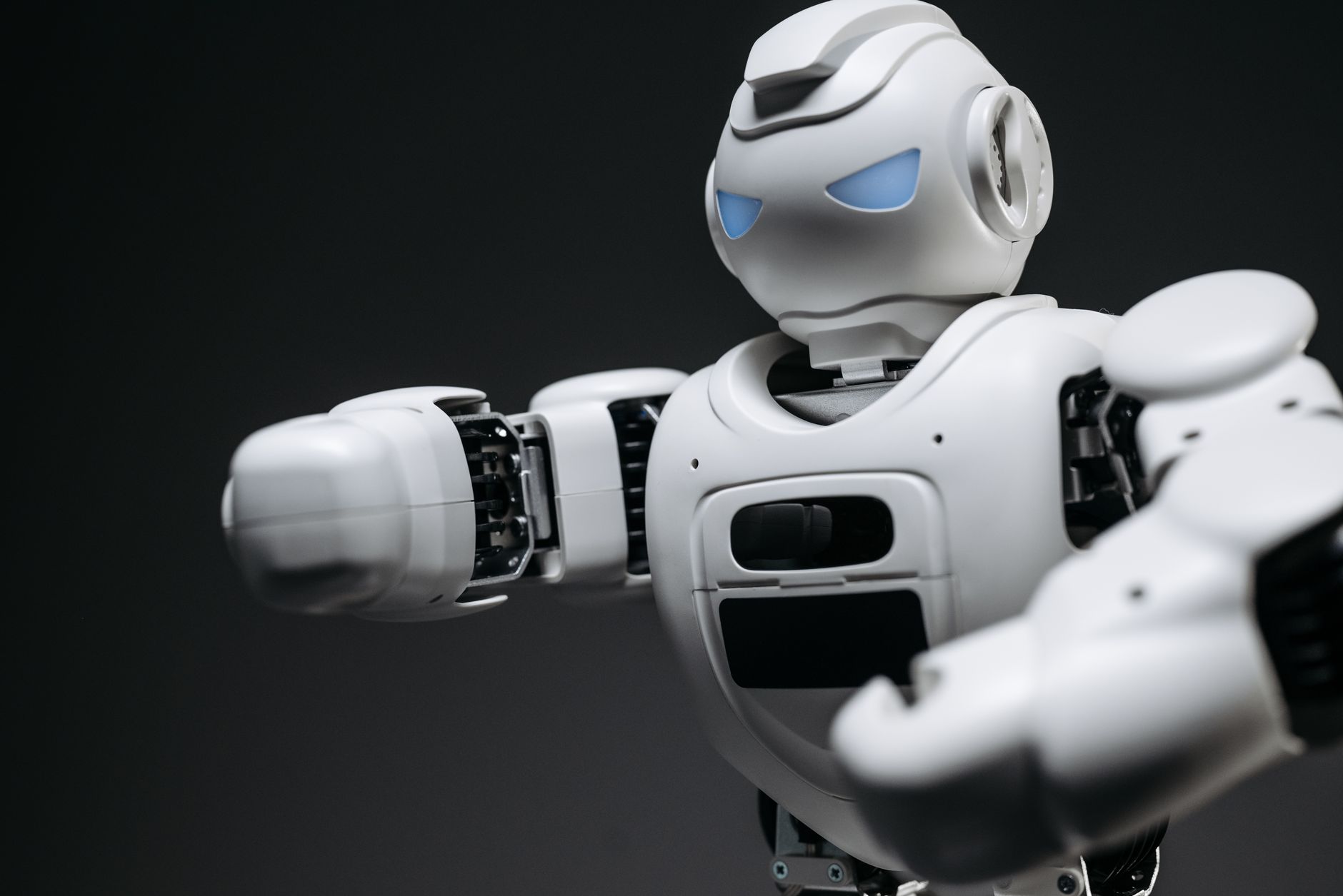 Which Better Artificial Intelligence: CHAT vs IYW ETF Showdown
