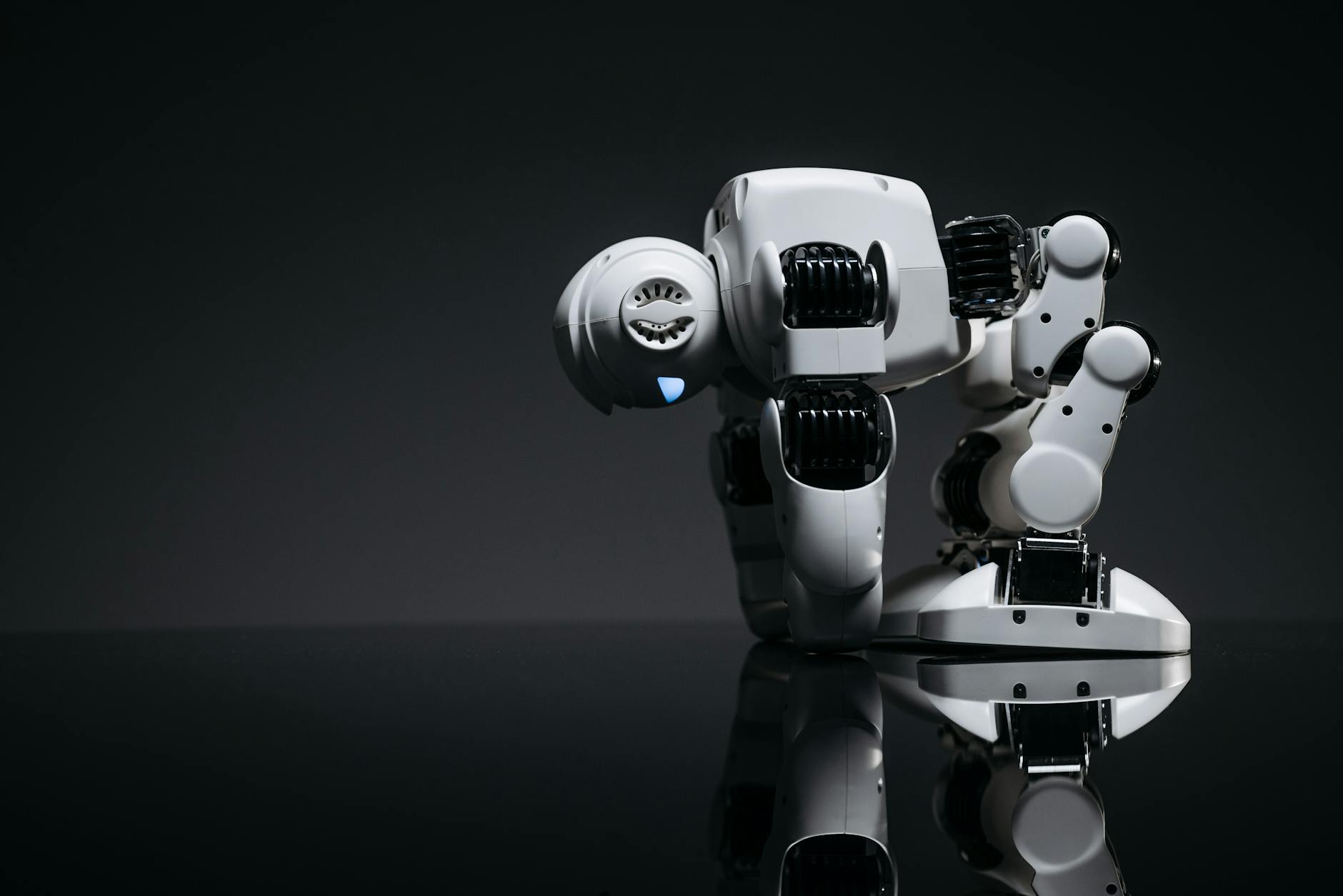 Which Better Artificial Intelligence ETFs: IYW or CHAT