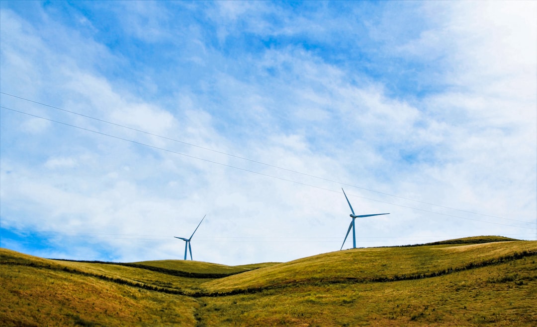 Which Energy Better Buy: A Deep Dive Into MLPX vs ICLN ETFs Today