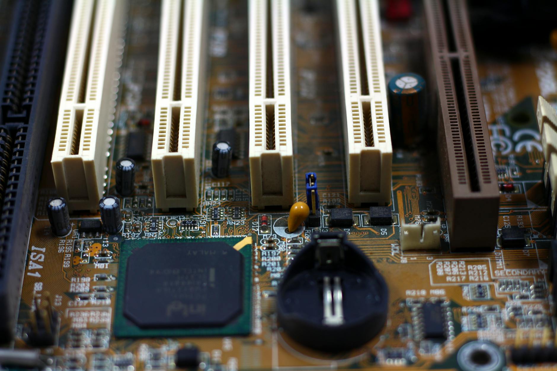 Why Intel Stock Bounced Back Today: A Comprehensive Look