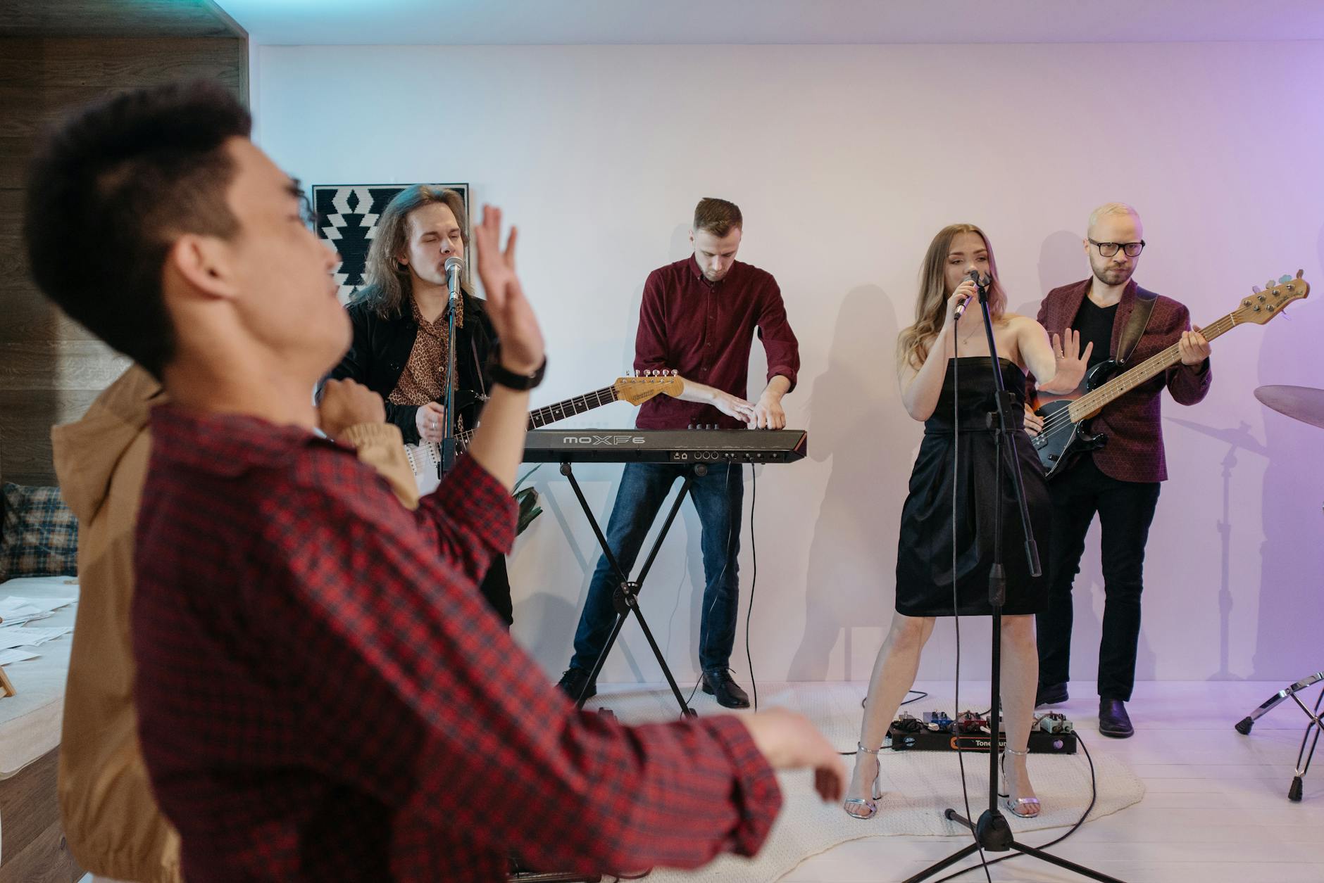 Why Tencent Music Entertainment Plunged This Week: Key Forces