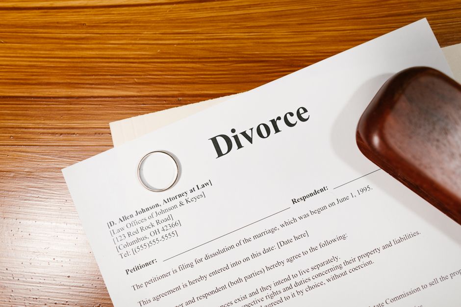 Consult a certified divorce financial analyst to map post-divorce income scenarios under different asset splits.
M