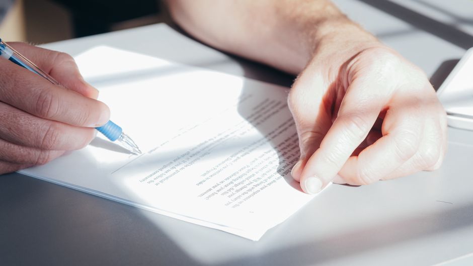 

  Know your contract size: most energy futures, including crude, control a standardized block of assets (for example, 