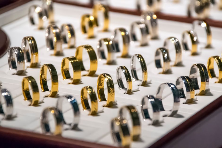 Gold vs Silver: The Core Differences You Should Expect