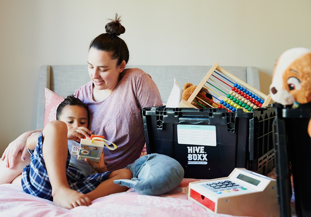 
Beyond day-to-day budgeting, parents must plan for longer horizons. The goal is to balance the present with the future 