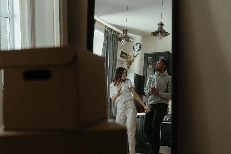 Celebrity Moves as a Mirror for Personal Finance Strategy