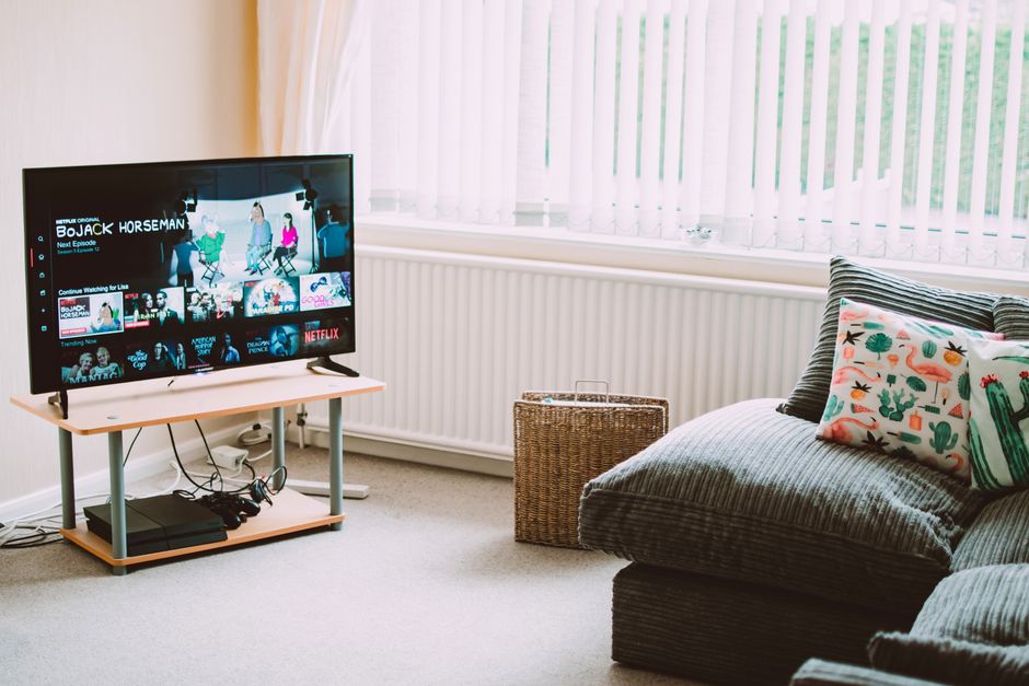 Why the Gap Is Emerging: Netflix Down 2026, While Roku Climbs