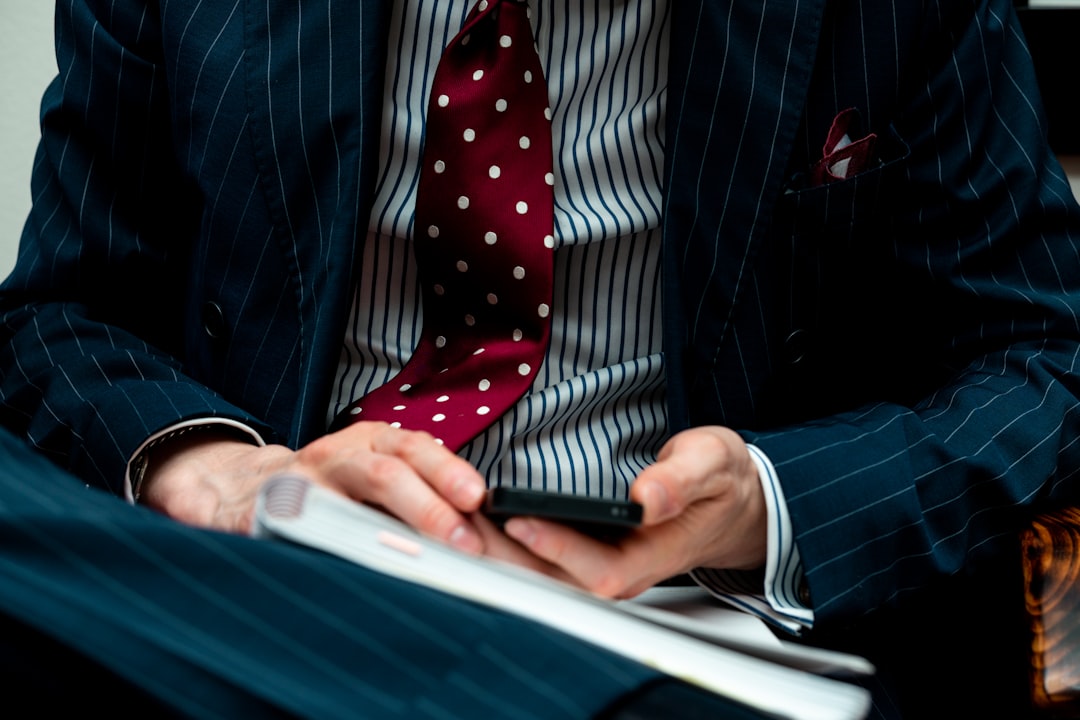 Analyst Pulse and Investor Sentiment