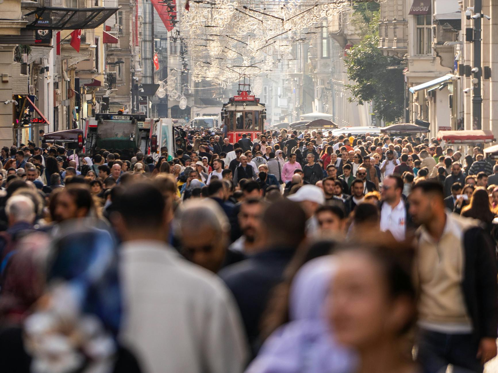 1.5m+ People Spend Week in Headsets: Pre-IPO Round Nears Close
