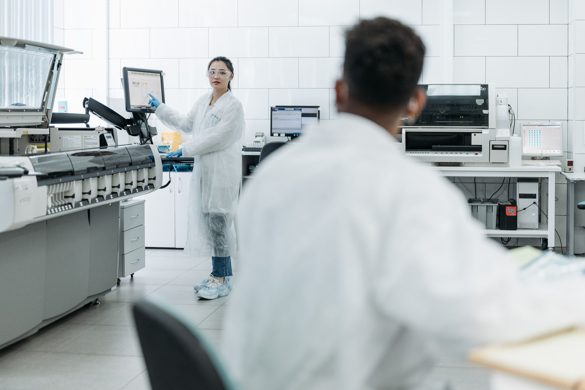 Abbott’s Everyday Products Dominate Danaher’s Biotech Gear Market