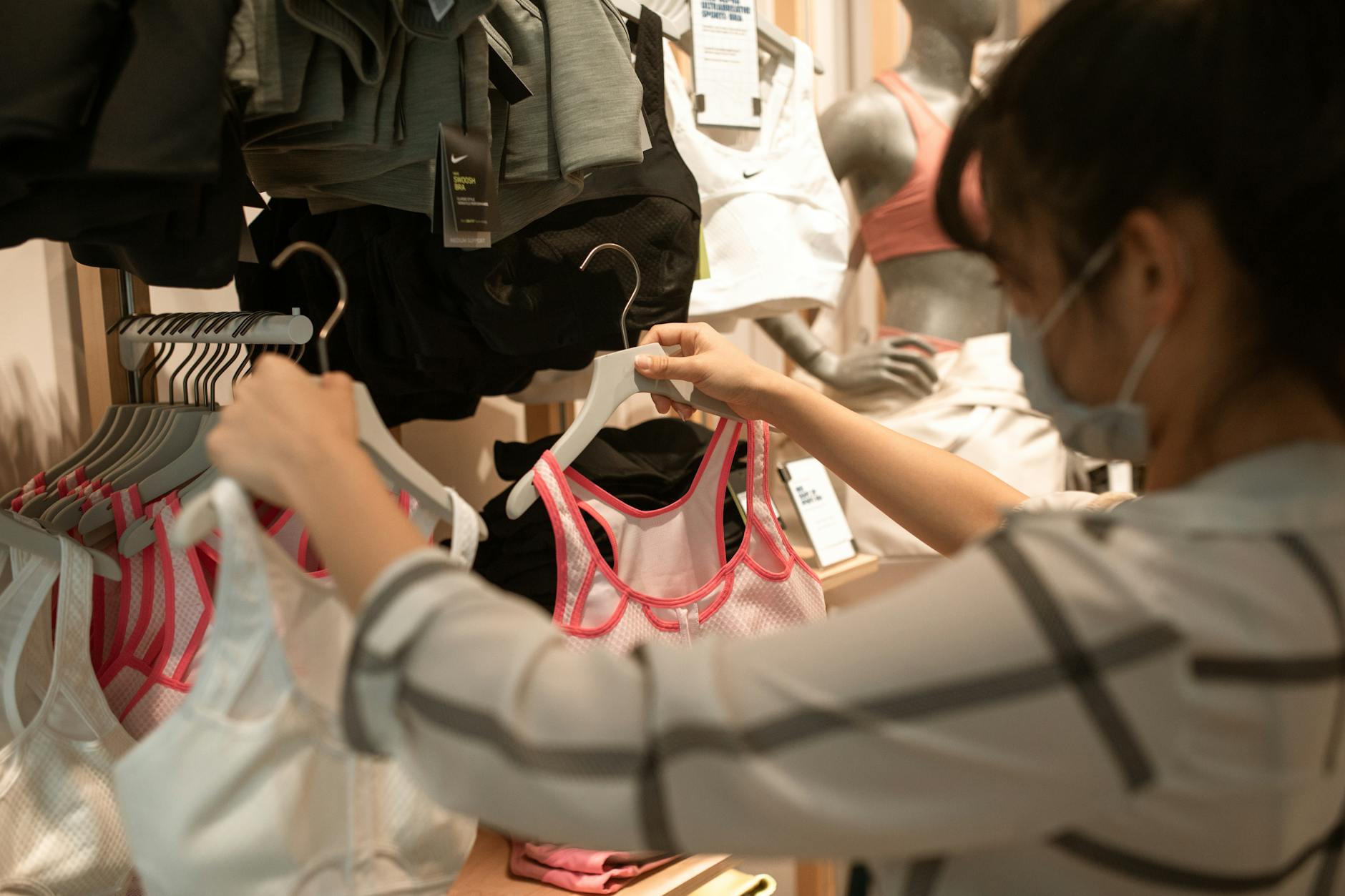 Abercrombie Fitch Could Surge, Analyst Sees Upside