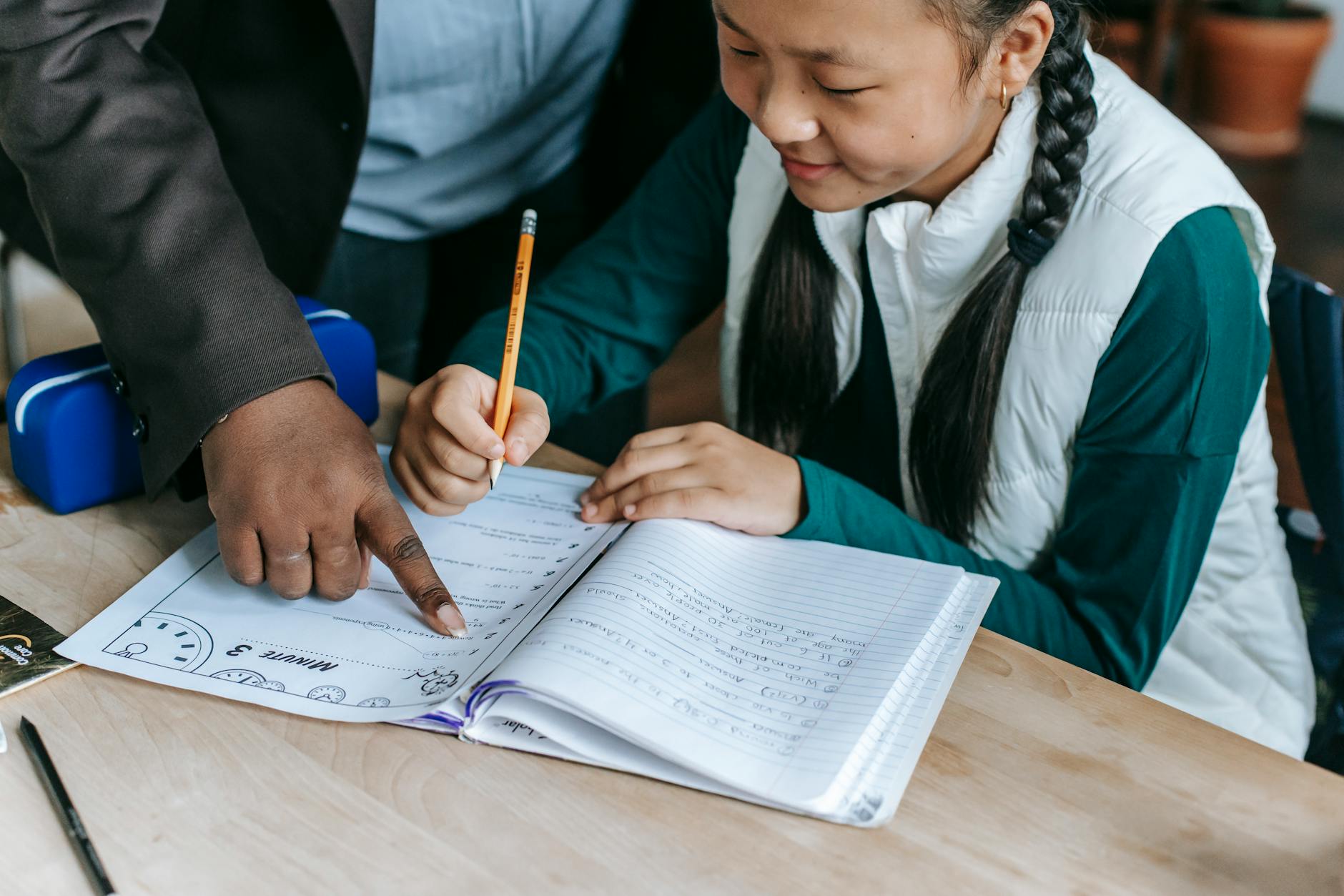 AI Is a Smarter Tutor, Funnier Friend to Girls, Survey Finds