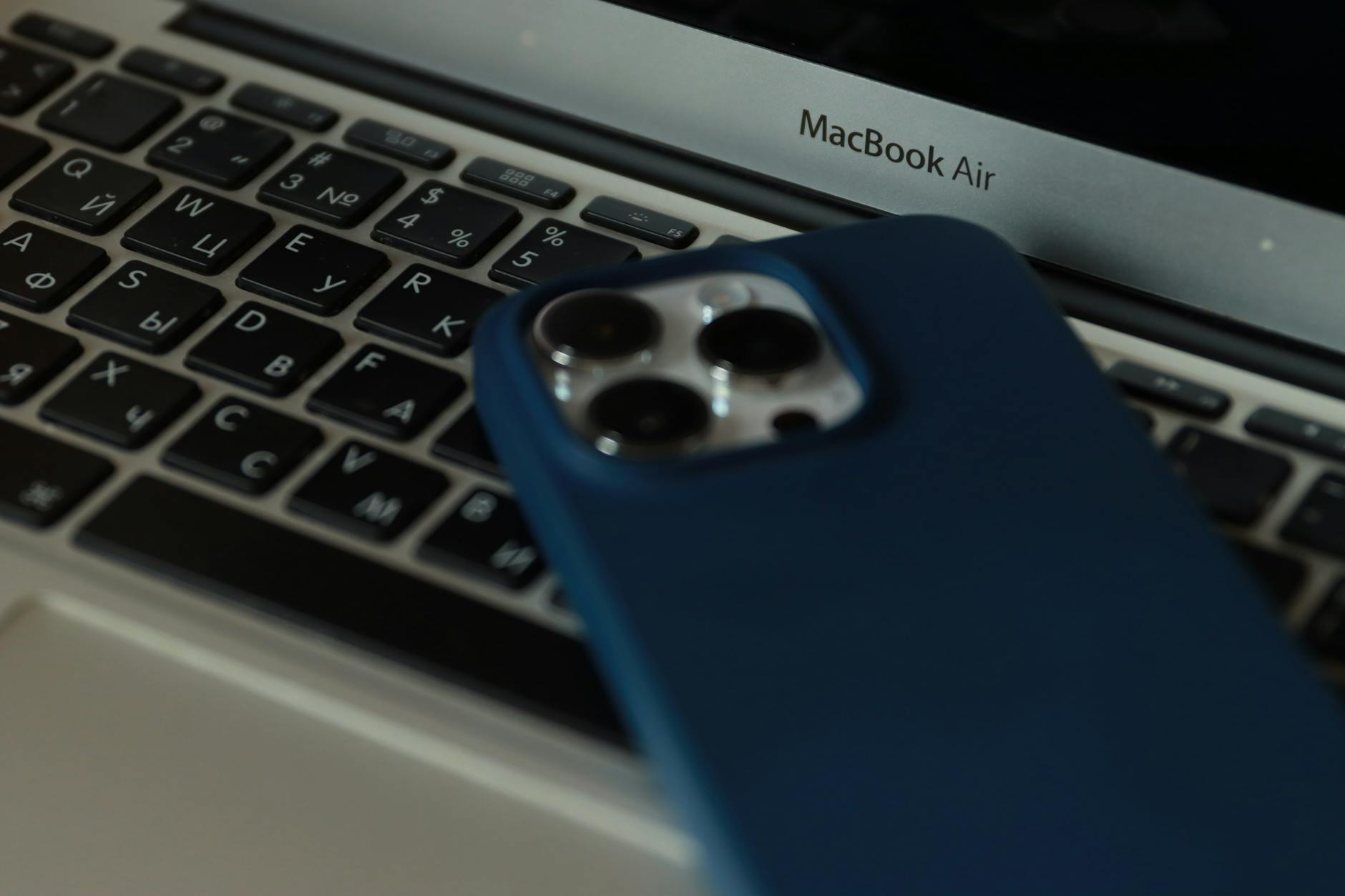 AI Race Heats Up: Apple vs Microsoft in 2026 Battle