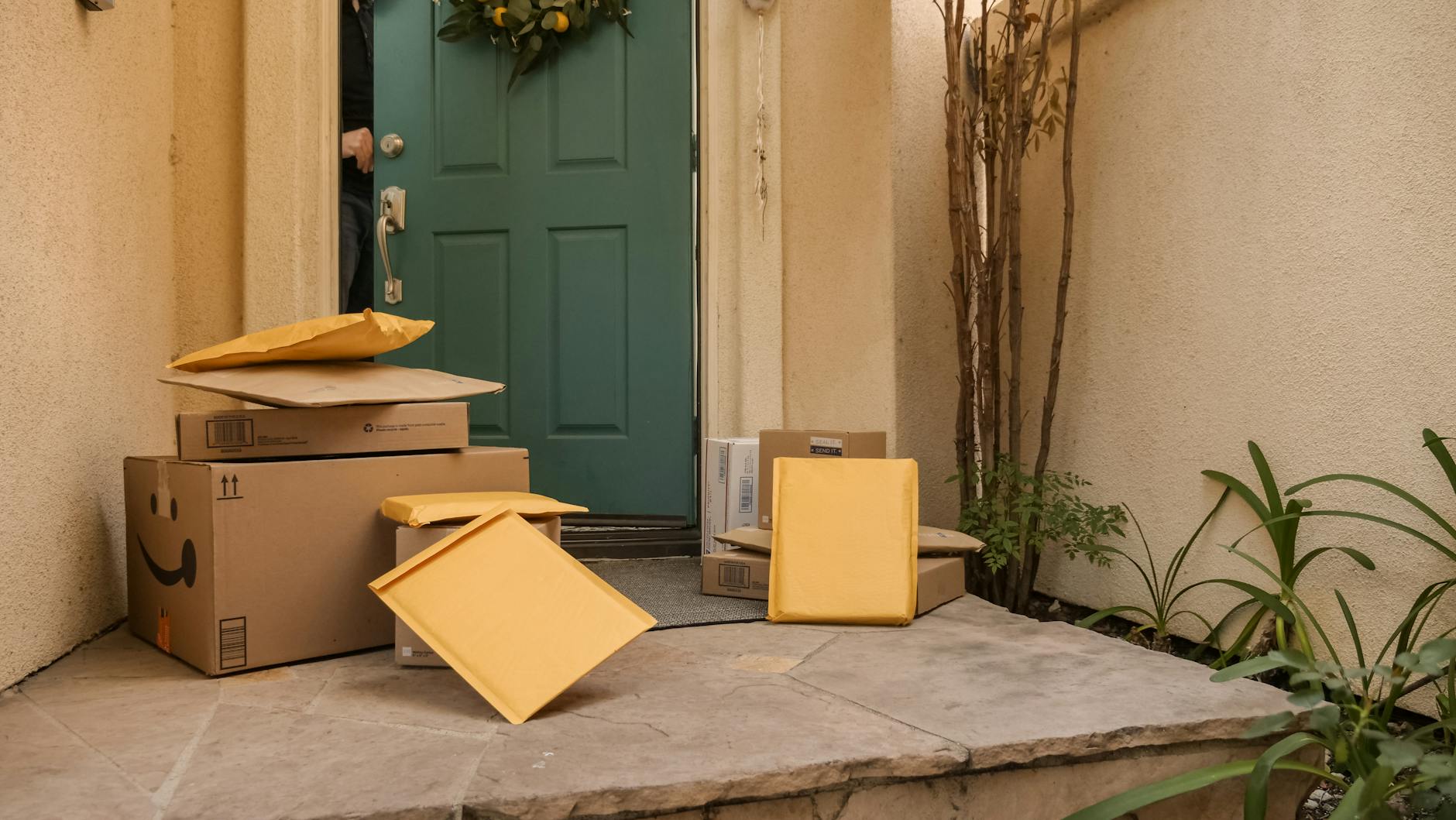 Amazon Accused of Keeping Hundreds in Tariff Costs