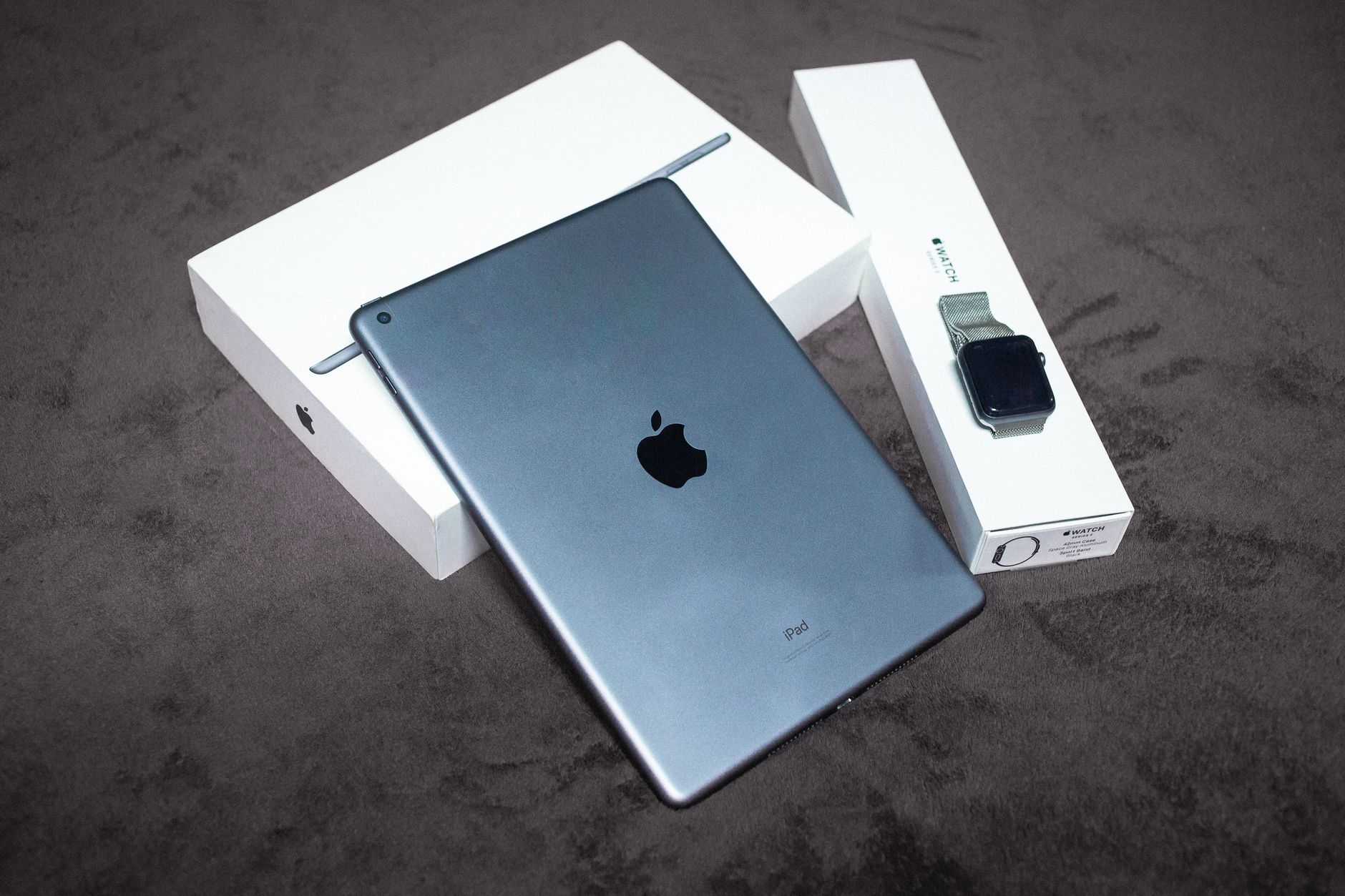 Apple Finally Released Brand-New Siri, Yet Shares Slump