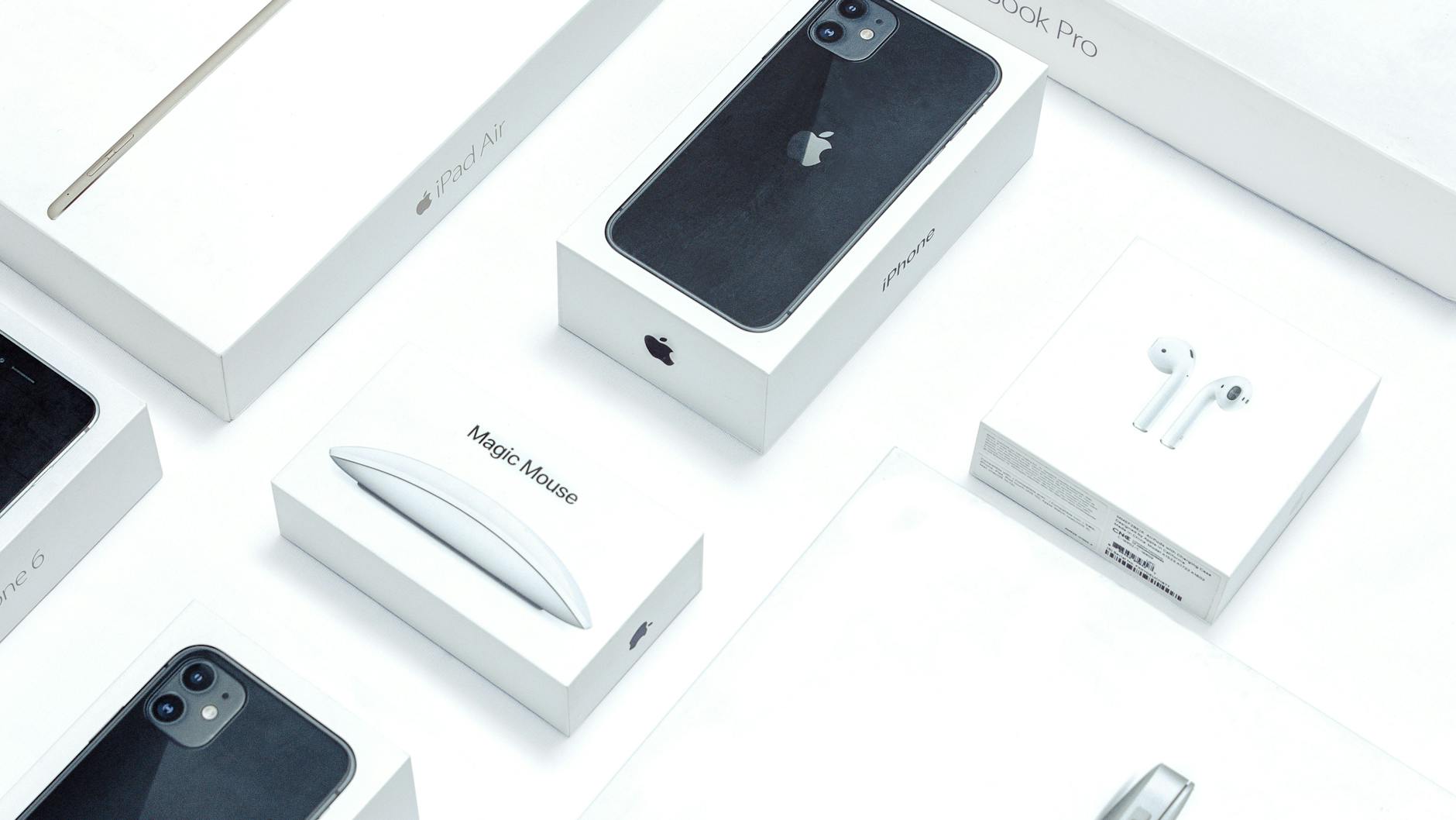 Apple’s Lazy Strategy Could Redefine AI Investing Landscape