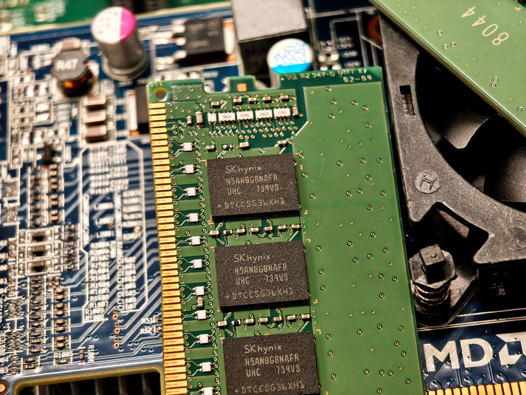 Are DRAM Stocks Handling This Move? Bigger Upside Emerges