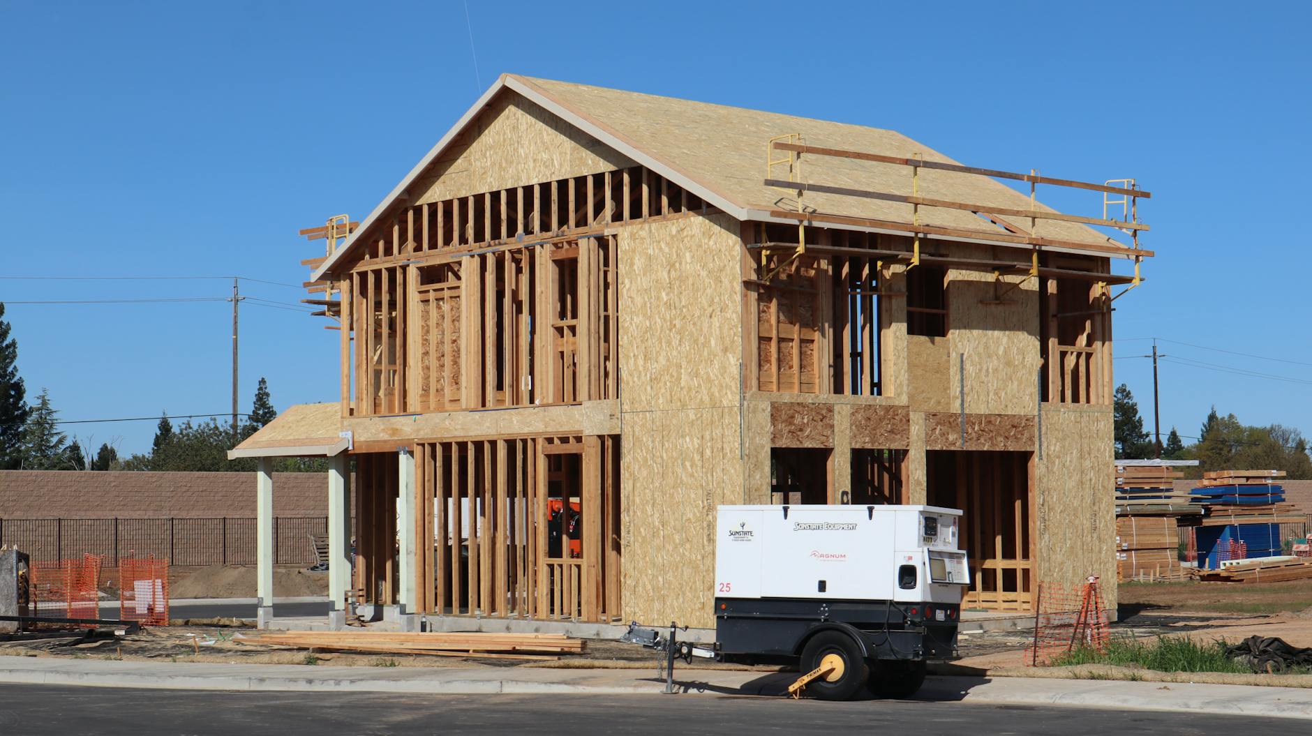 Arizona Housing Reform Push Targets HOA Rules and Licensing