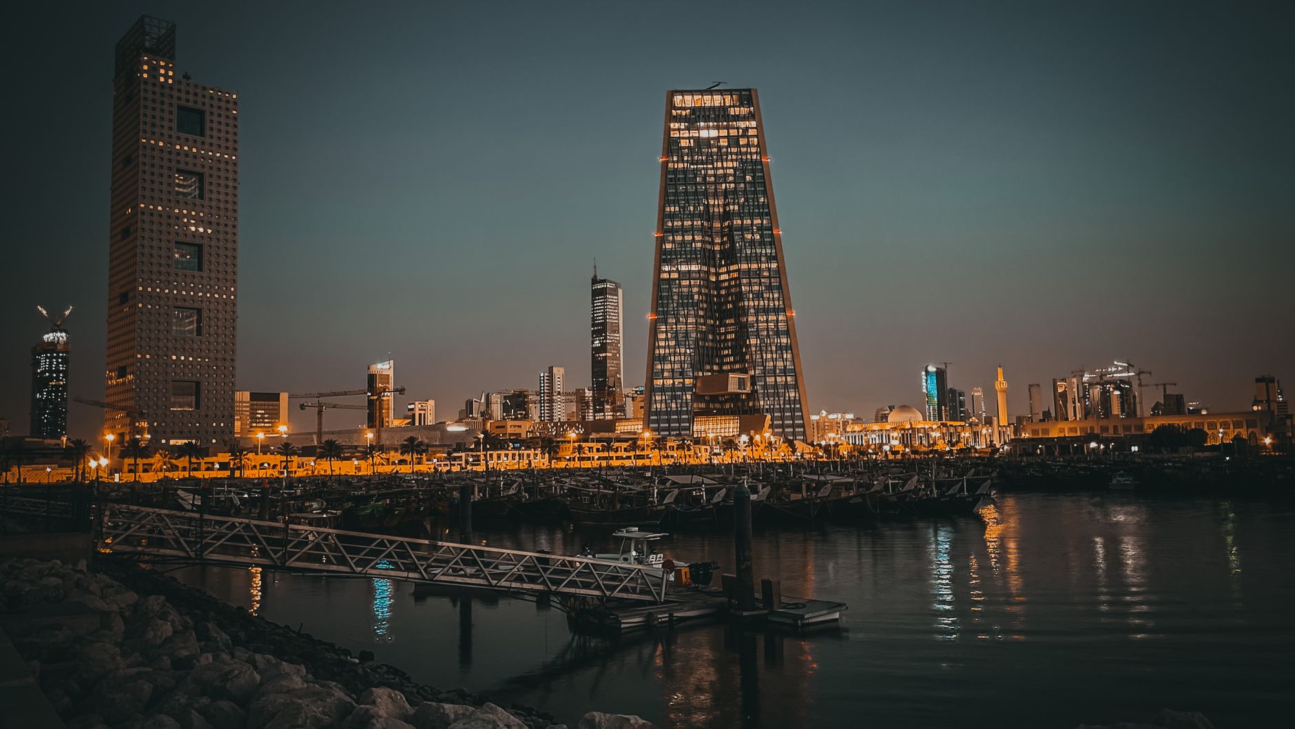 Bahrain Bids to Investors Despite Mounting Global Headwinds